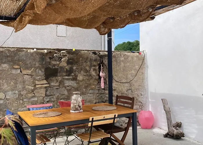 With Large Private Courtyard * Boucau